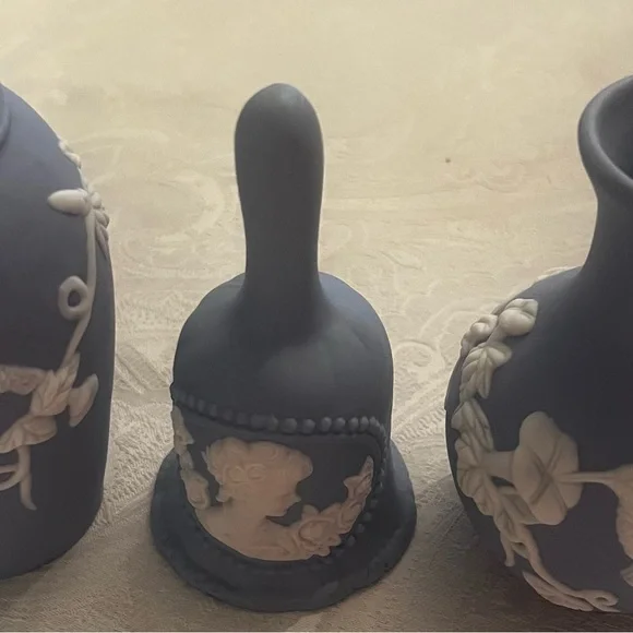 Blue and White Vase and Bell Set - Picture 3 of 5